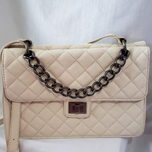 Forever 21 Handbags - Forever 21 Cream Quilted Pattern Handbag